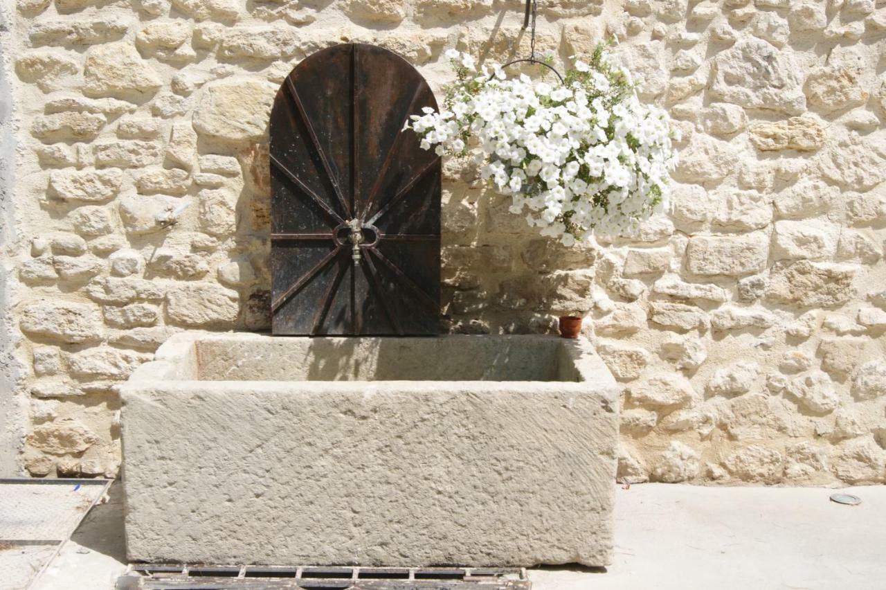 Gîtes dans Mas en pierres Robion Extérieur photo