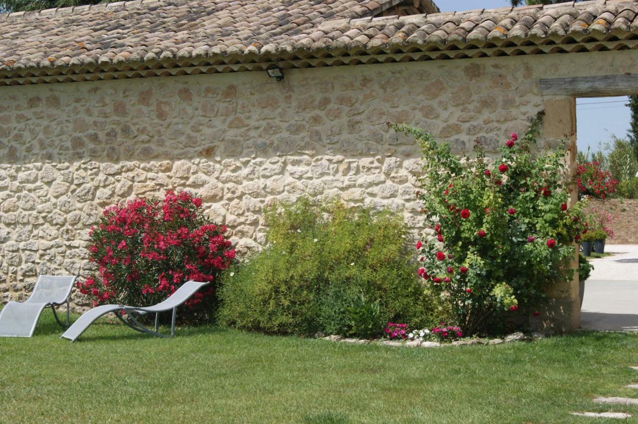 Gîtes dans Mas en pierres Robion Extérieur photo